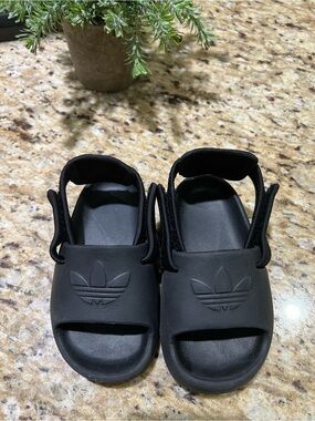 Adidas Black Toddler Trefoil Slide Sandals with Adjustable Back Strap 7K